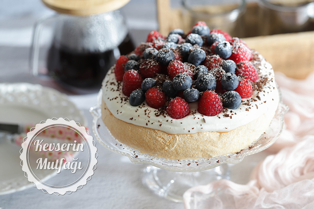 The Best Berry & Lemon Pavlova Recipe (video) - Tatyanas Everyday Food